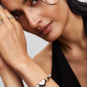 2025Q3E_collection_moments_go_ac_tp_pdp_model_styled_13_1x1_RGB