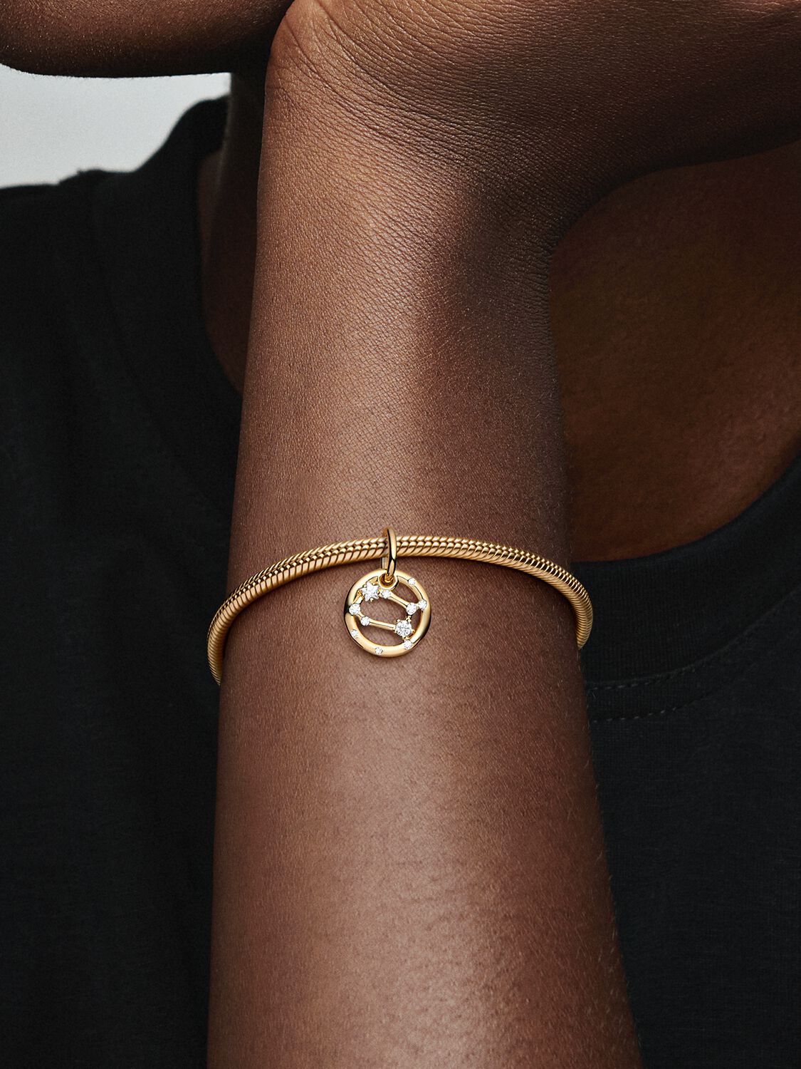 762711C01_ABC123_MODEL_eCOM_02_RGB