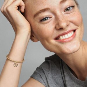 762725C01_ABC123_MODEL_eCOM_01_RGB