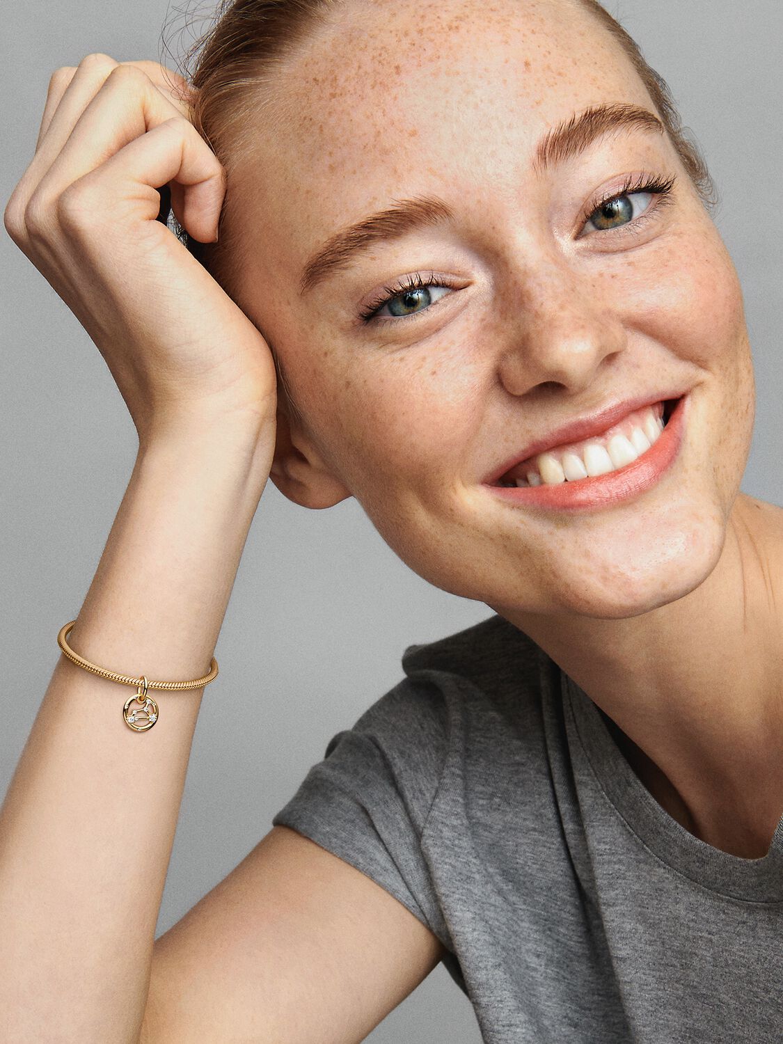 762725C01_ABC123_MODEL_eCOM_01_RGB