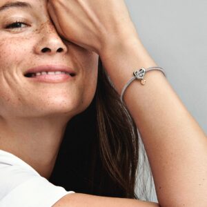 782243C00_ABC123_MODEL_eCOM_01_RGB