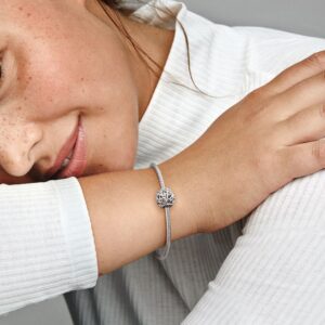 790964_ABC123_MODEL_eCOM_01_RGB