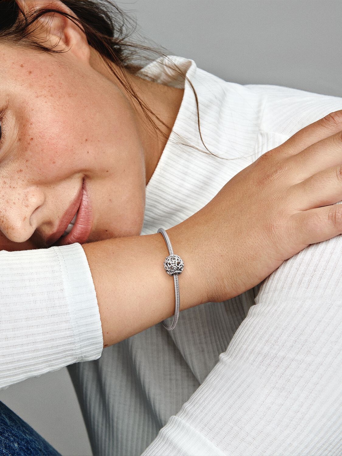 790964_ABC123_MODEL_eCOM_01_RGB