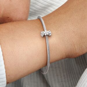 791495EN12_ABC123_MODEL_eCOM_02_RGB