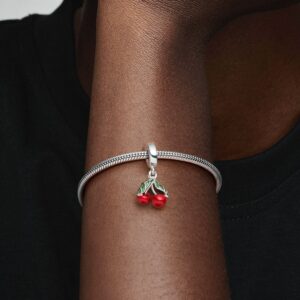 791583C01_ABC123_MODEL_eCOM_02_RGB