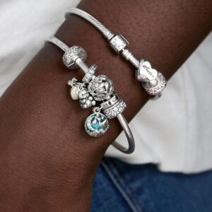 791817CZ_ABC123_MODEL_eCOM_03_RGB