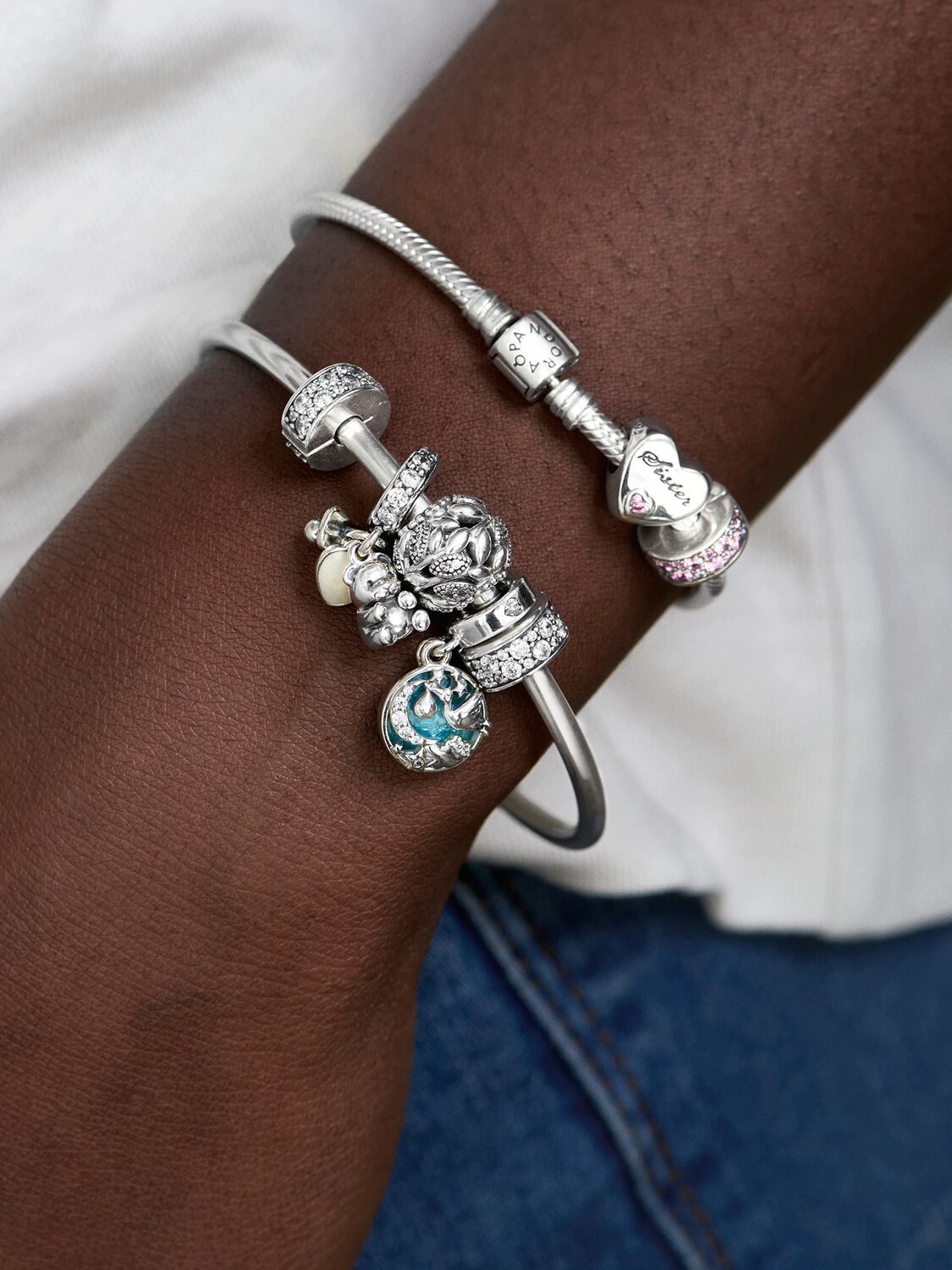 791817CZ_ABC123_MODEL_eCOM_03_RGB