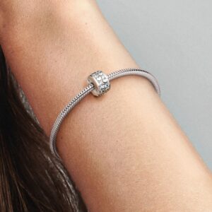 792235C01_ABC123_MODEL_eCOM_02_RGB