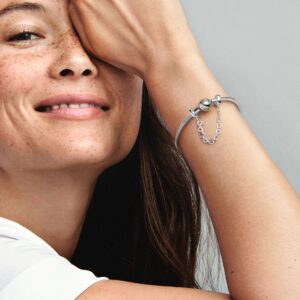 792274C00_ABC123_MODEL_eCOM_01_RGB