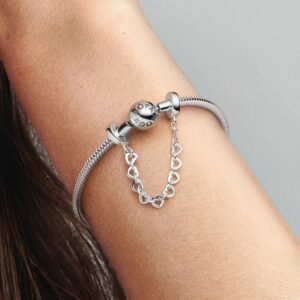 792274C00_ABC123_MODEL_eCOM_02_RGB