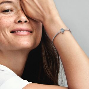 792552C01_ABC123_MODEL_eCOM_01_RGB