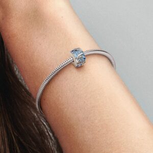 792552C01_ABC123_MODEL_eCOM_02_RGB