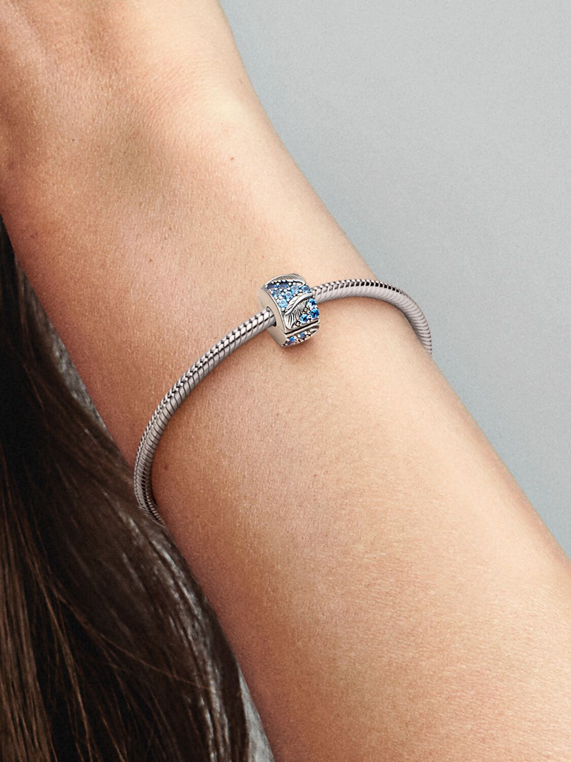 792552C01_ABC123_MODEL_eCOM_02_RGB