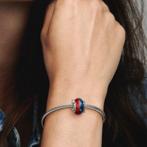 792966C00_ABC123_MODEL_eCOM_02_RGB