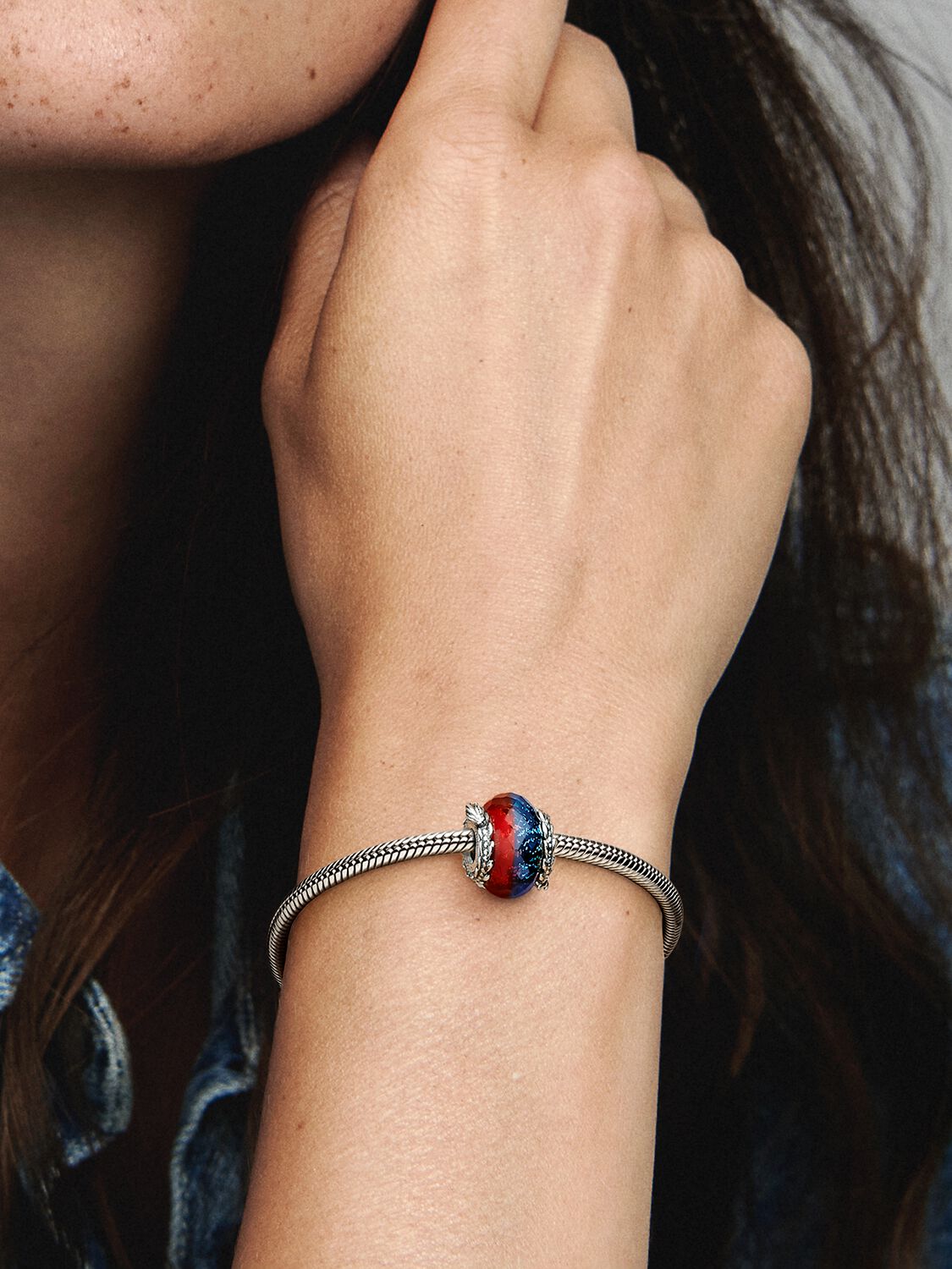 792966C00_ABC123_MODEL_eCOM_02_RGB