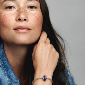 792984C00_ABC123_MODEL_eCOM_01_RGB