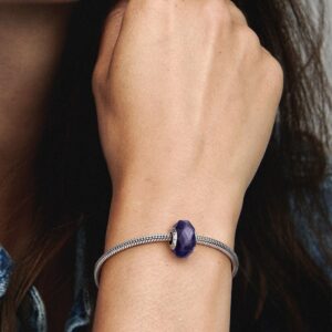 792984C00_ABC123_MODEL_eCOM_02_RGB