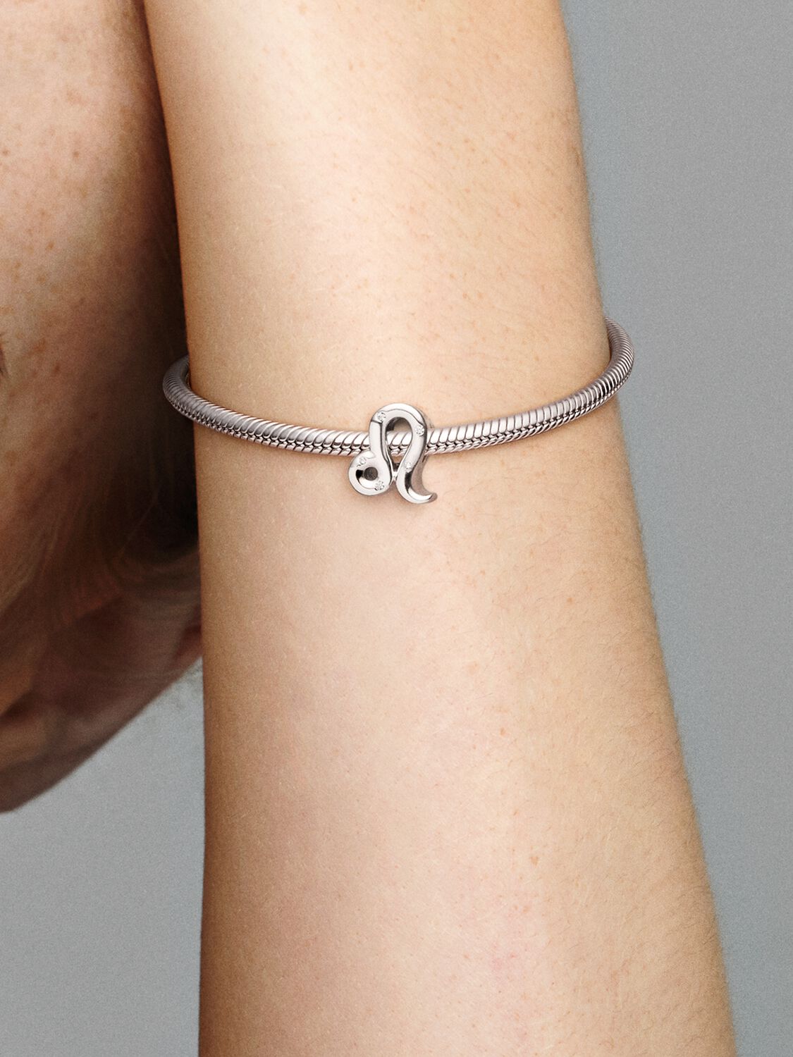 798414C01_ABC123_MODEL_eCOM_02_RGB