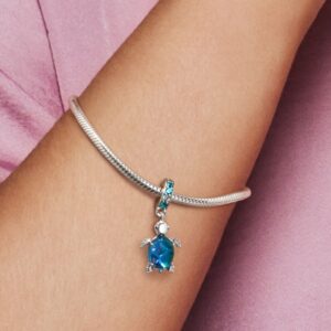 798939C01_ABC123_MODEL_eCOM_RGB_charm