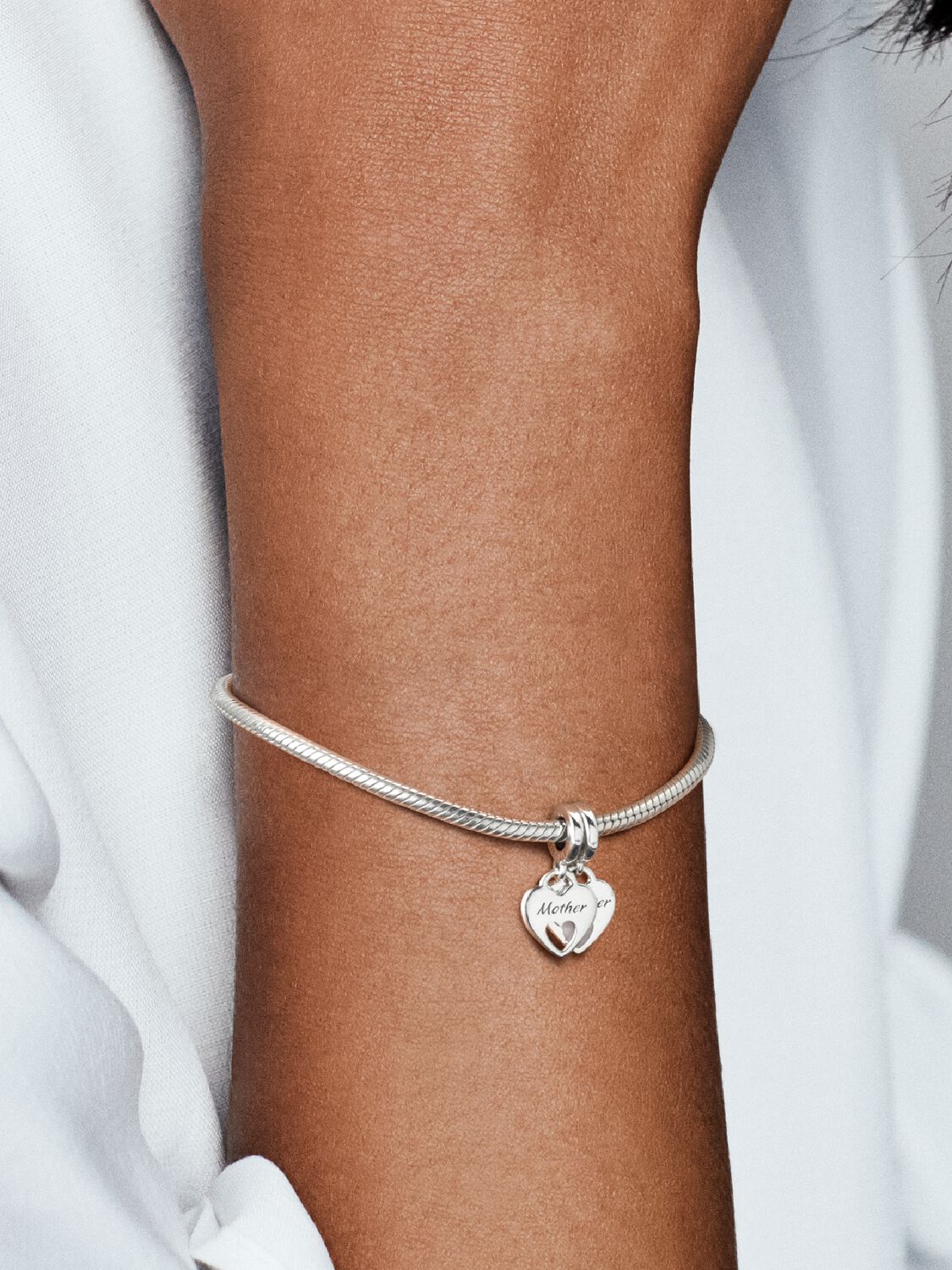 799187C01_ABC123_MODEL_ECOM_RGB_charm