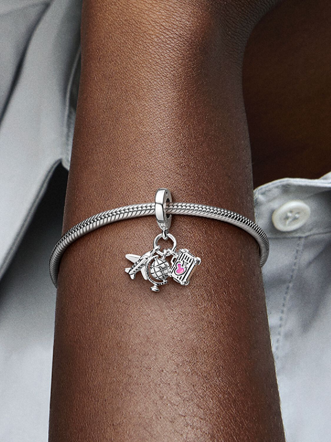 799435C01_ABC123_MODEL_eCOM_01_RGB_charm