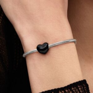 Q125_A_FT_PDP_MODEL_SINGLE_36_1x1_RGB_charm