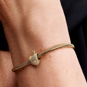 Q125_A_PDP_MODEL_SINGLE_26_1x1_RGB_charm