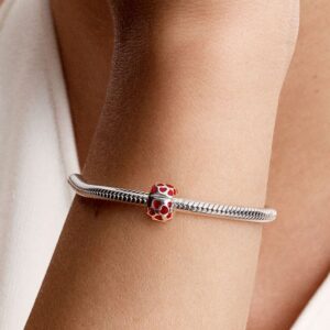 Q125_A_PDP_MODEL_SINGLE_48_1x1_RGB_charm