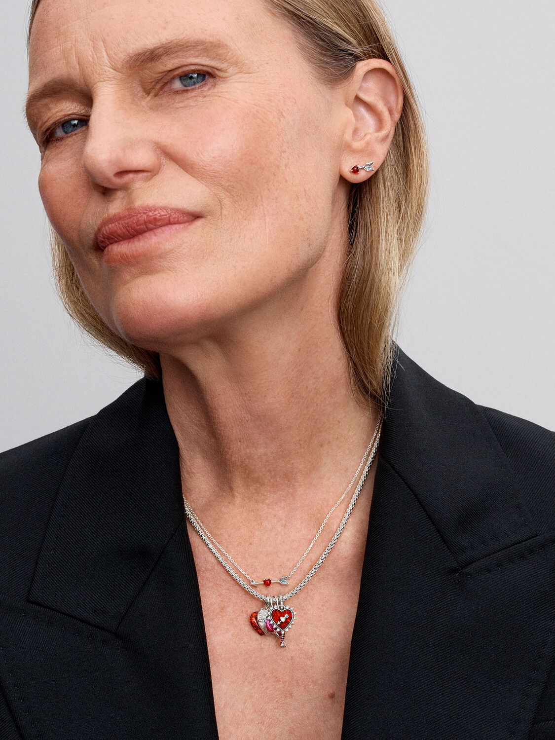 Q125_A_PDP_MODEL_STYLED_13_1x1_RGB