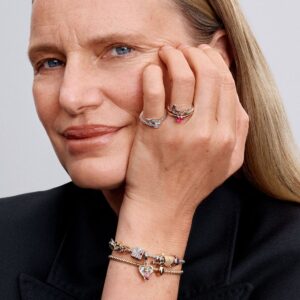 Q125_A_PDP_MODEL_STYLED_16_1x1_RGB