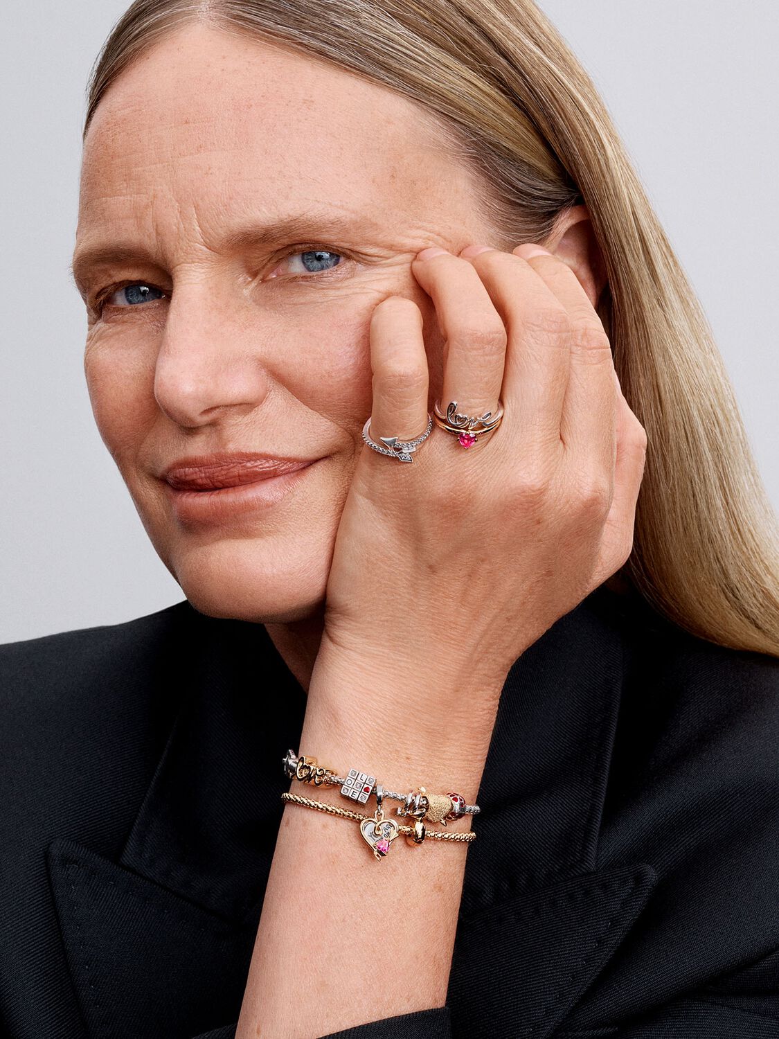 Q125_A_PDP_MODEL_STYLED_16_1x1_RGB