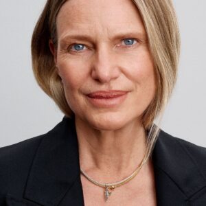 Q125_A_PDP_MODEL_STYLED_17_1x1_RGB