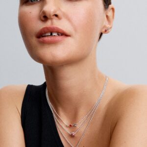 Q125_A_PDP_MODEL_STYLED_18_1x1_RGB