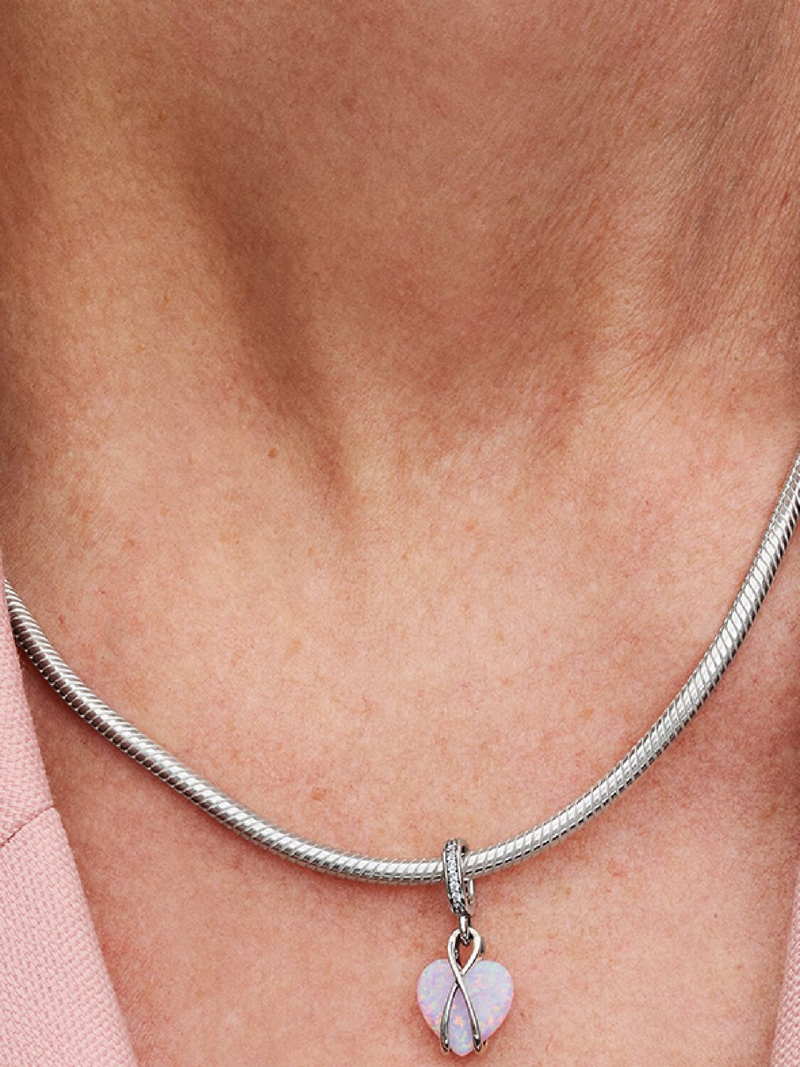 Q224_C_PDP_Model_Single_21_1x1_RGB_charm