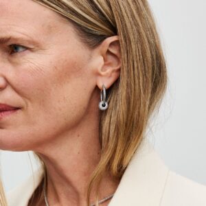 Q224_C_PDP_Model_Styled_04_PREMD_1x1_RGB