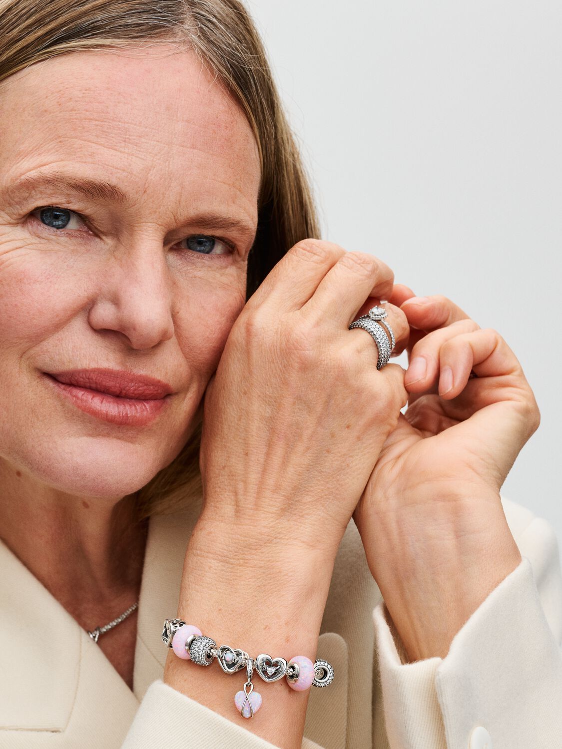 Q224_C_PDP_Model_Styled_05_PREMD_1x1_RGB