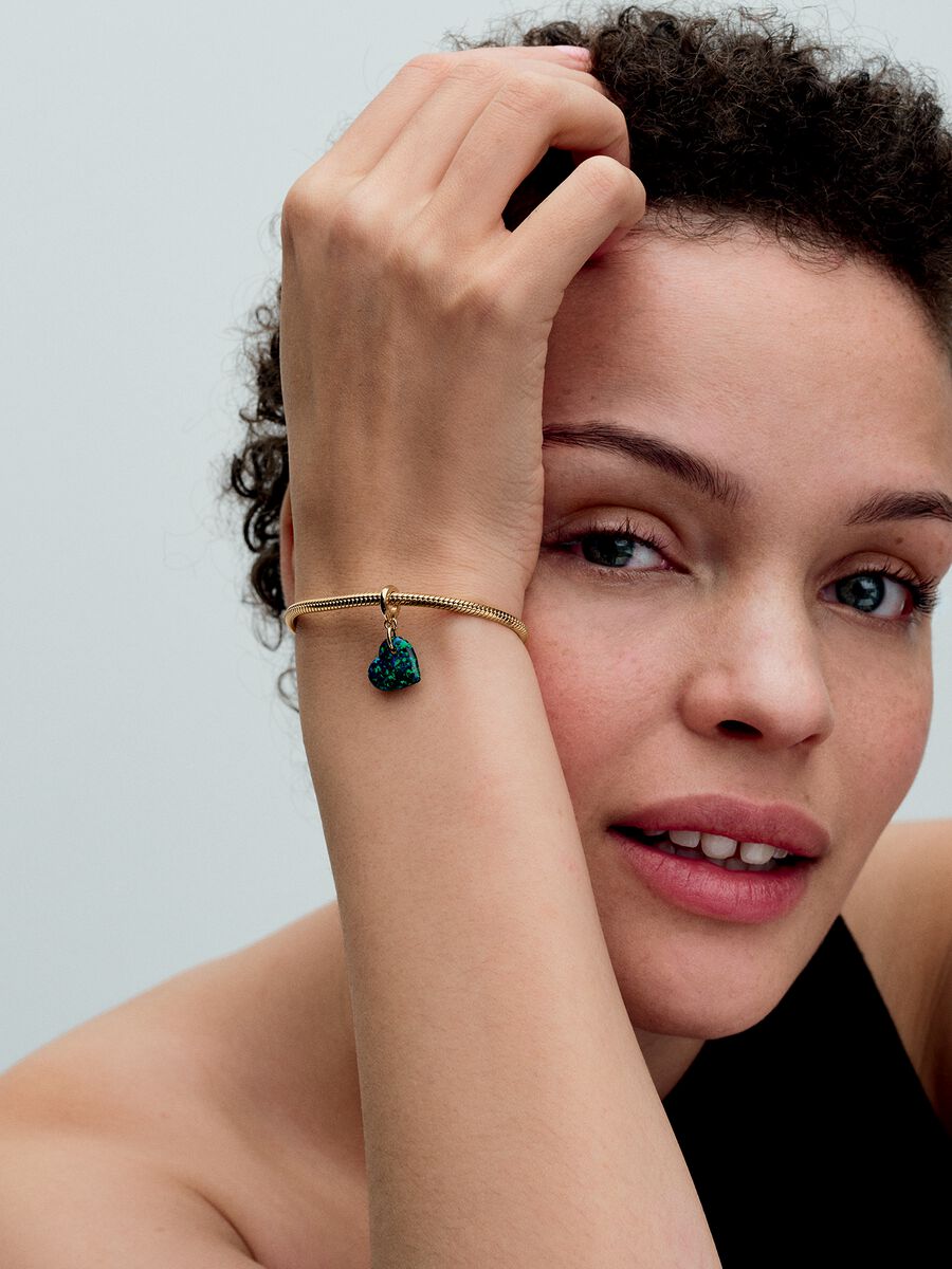 Q224_D_PDP_Model_Single_85_1x1_RGB