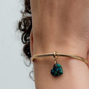 Q224_D_PDP_Model_Single_85_1x1_RGB_charm