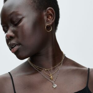 Q224_D_PDP_Model_Styled_17_1x1_RGB