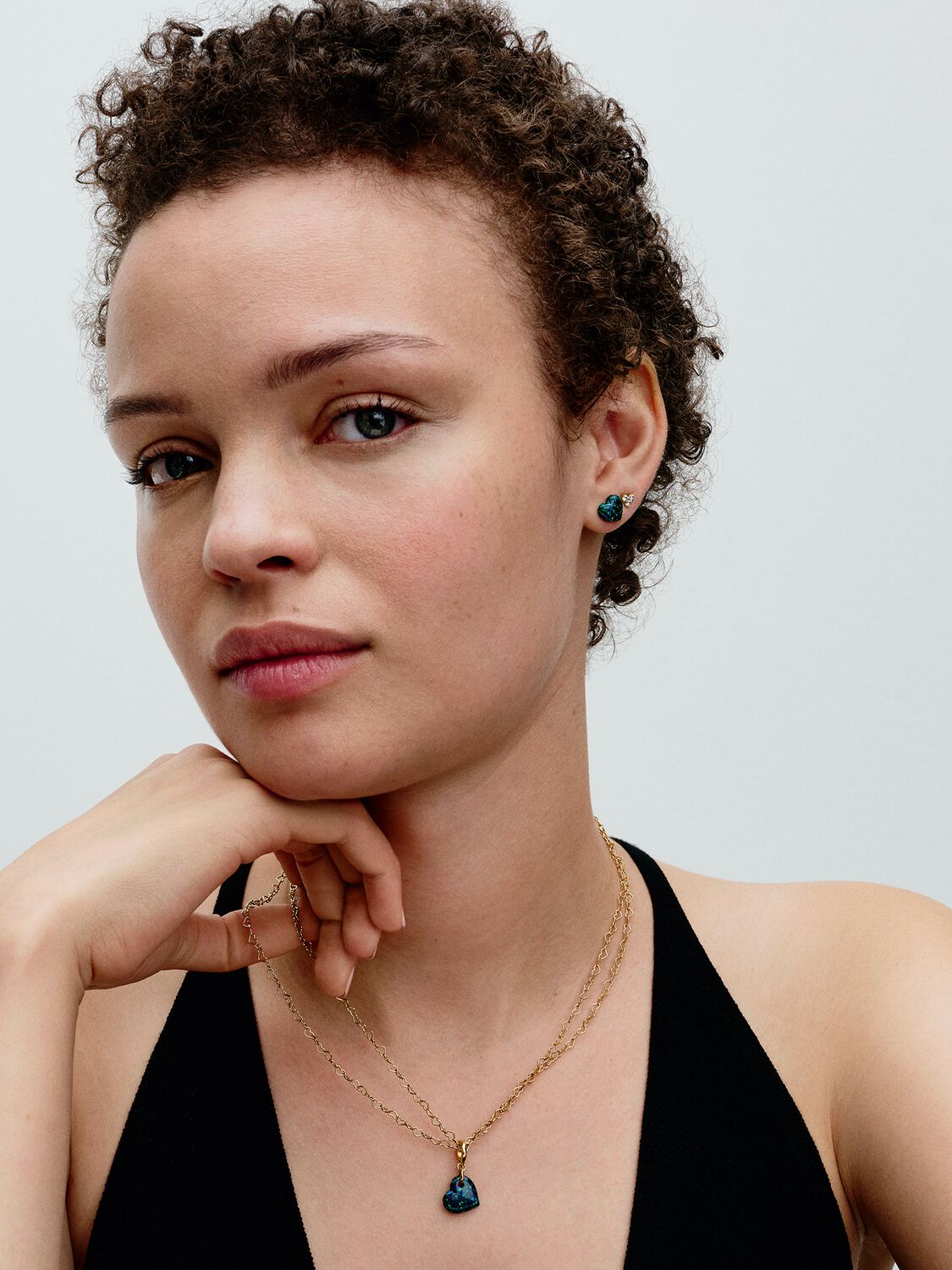 Q224_D_PDP_Model_Styled_27_1x1_RGB