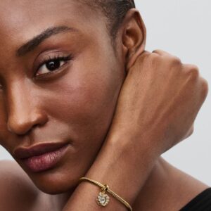 Q225_C_PDP_Model_Single_08_1x1_RGB