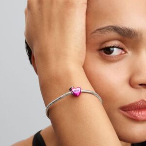 Q225_C_PDP_Model_Single_19_1x1_RGB