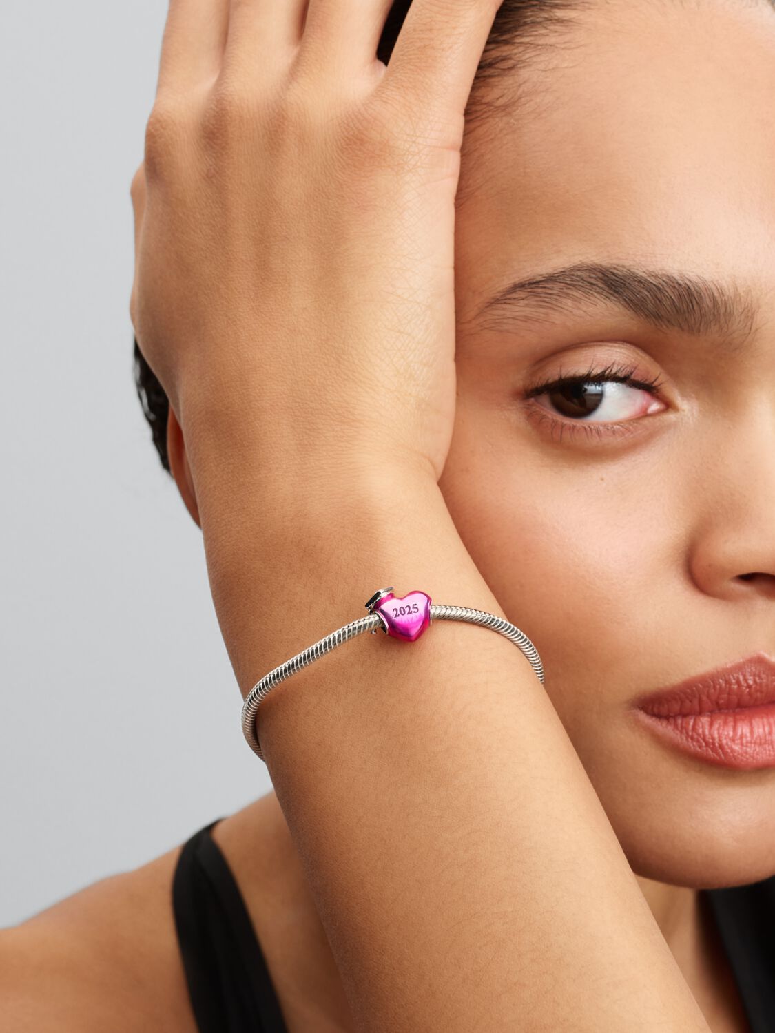 Q225_C_PDP_Model_Single_19_1x1_RGB