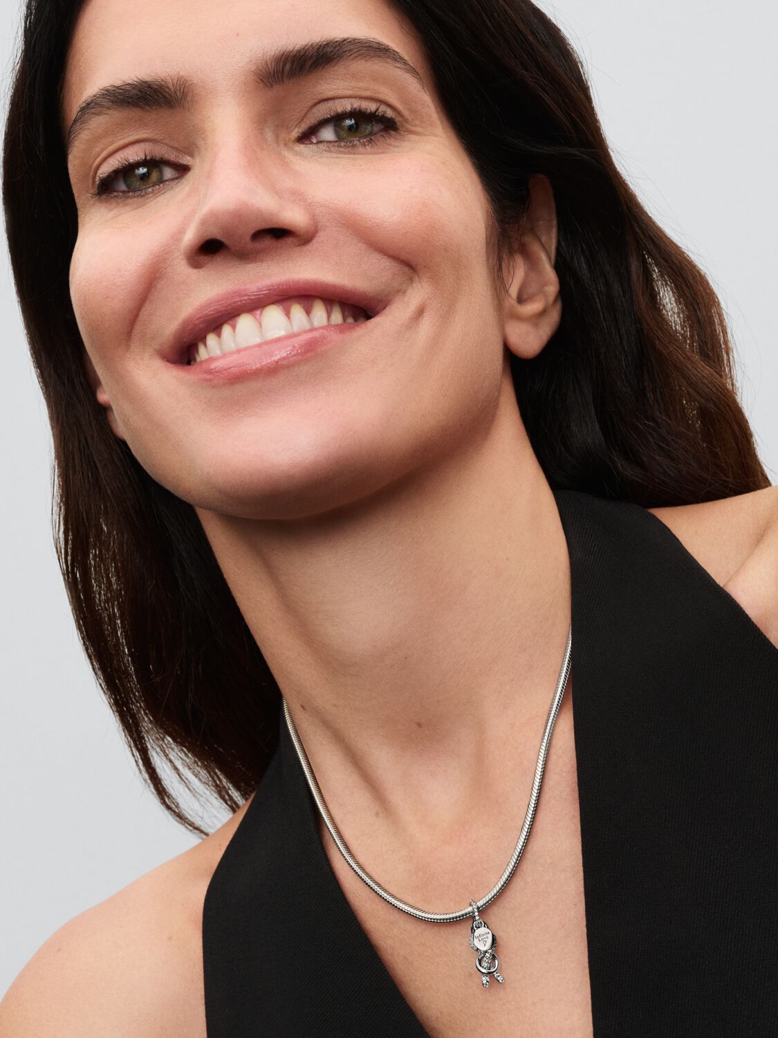 Q225_C_PDP_Model_Single_34_1x1_RGB