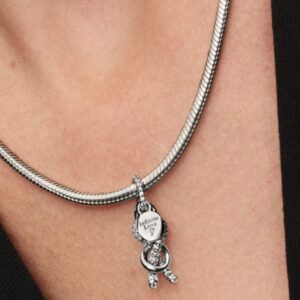 Q225_C_PDP_Model_Single_34_1x1_RGB_charm