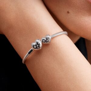 Q324_E+_PDP_MODEL_STYLED_02_SS_1x1_RGB