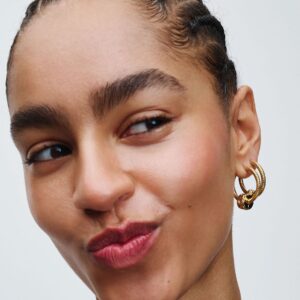 Q324_E_PDP_MODEL_STYLED_12_1x1_RGB