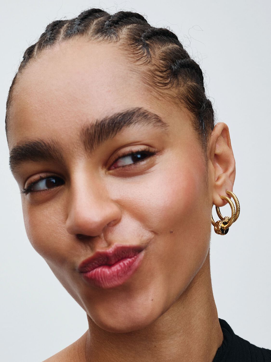 Q324_E_PDP_MODEL_STYLED_12_1x1_RGB