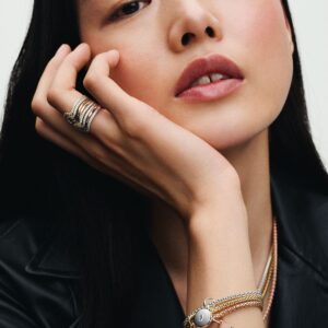 Q324_E_PDP_MODEL_STYLED_20_1x1_RGB