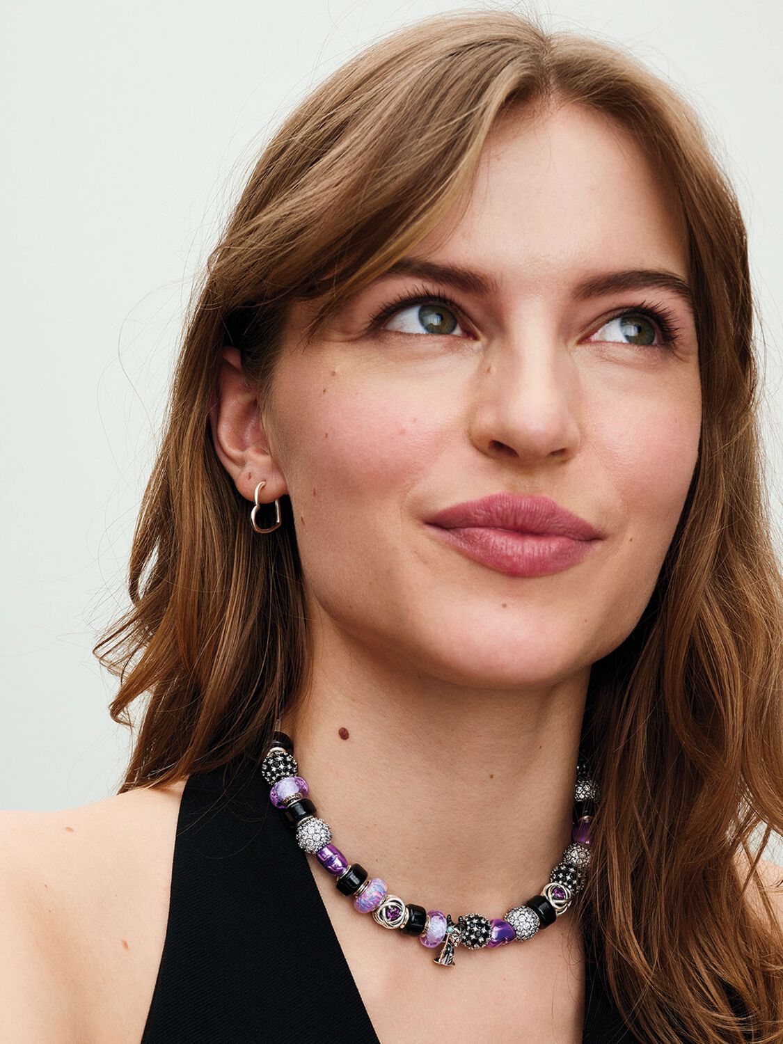 Q324_E_PDP_MODEL_STYLED_29_1x1_RGB